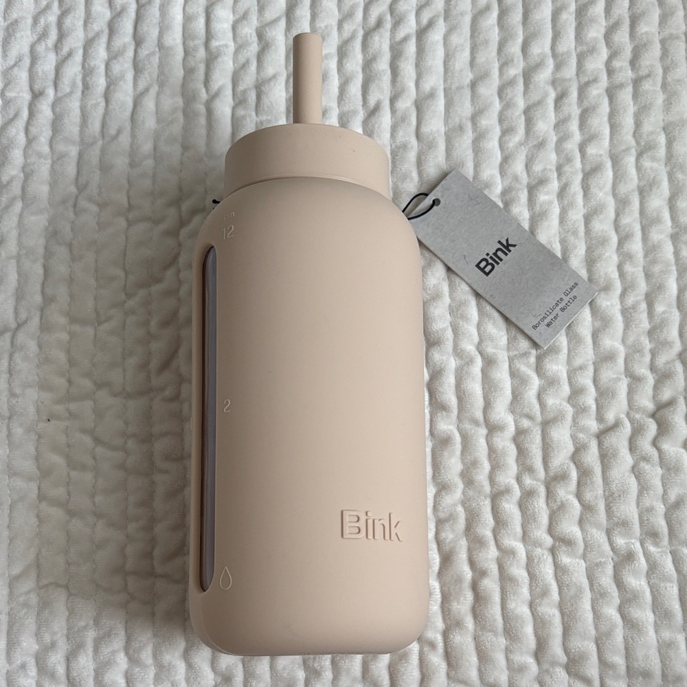 Bink 27 oz / 800 ml Day Bottle with Straw Cap in Latte Hydration Tracking Bottle